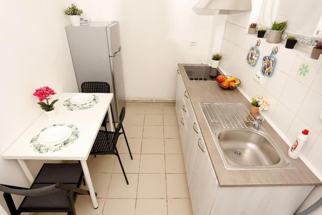 1 Bdrm Apartment In City Center Букурещ Екстериор снимка